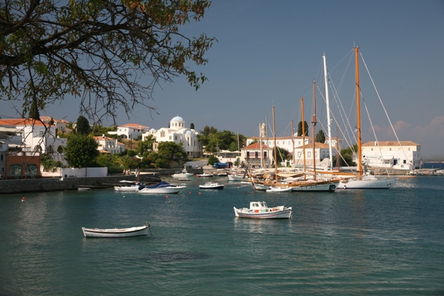 Spetses Island - The picturesque charm of Aghios Nikolaos 